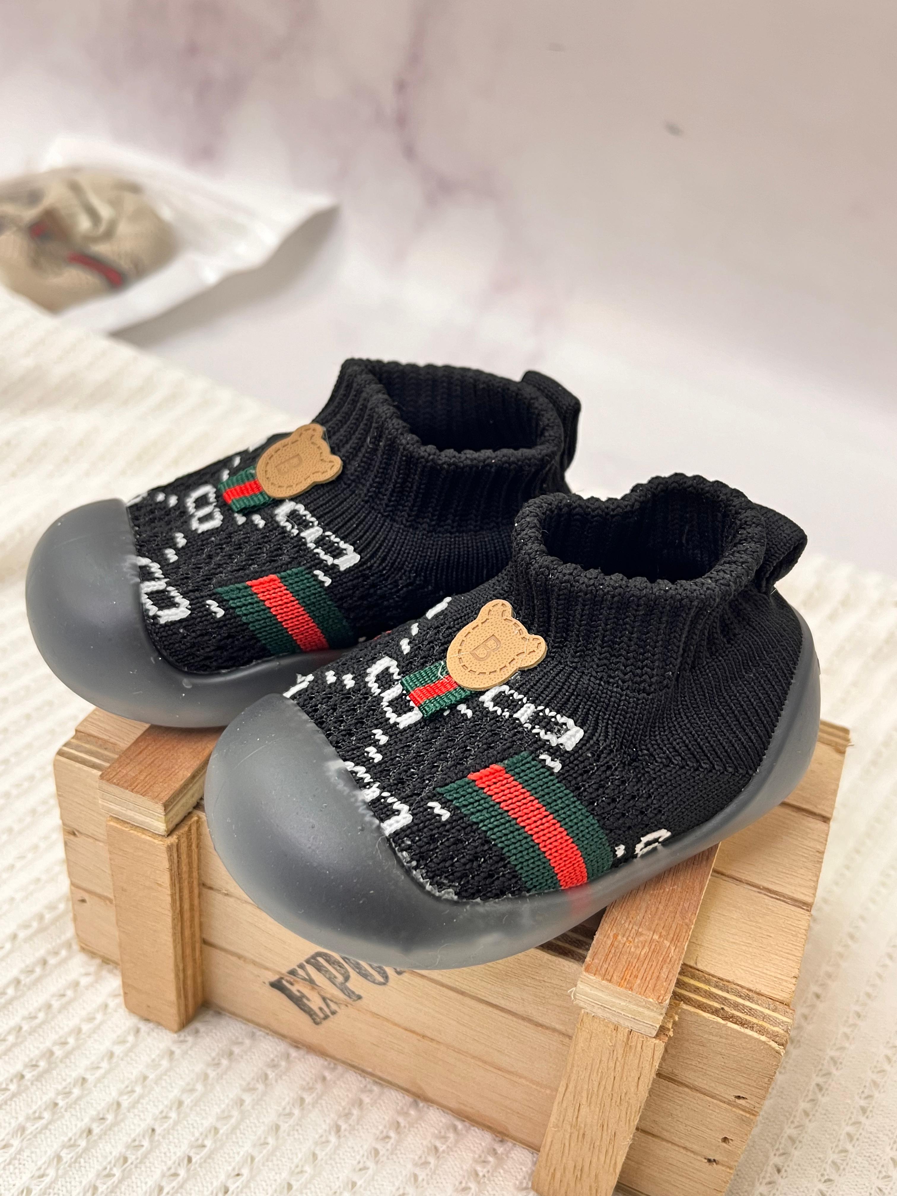 Vista 5 de MEDIA ZAPATO EN GOMA GUCCI - COLOR: BEIGE, TALLA: 18-19